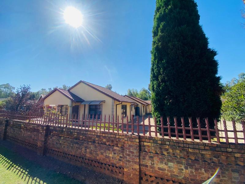6 Bedroom Property for Sale in Clayville Gauteng