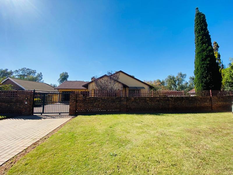 6 Bedroom Property for Sale in Clayville Gauteng