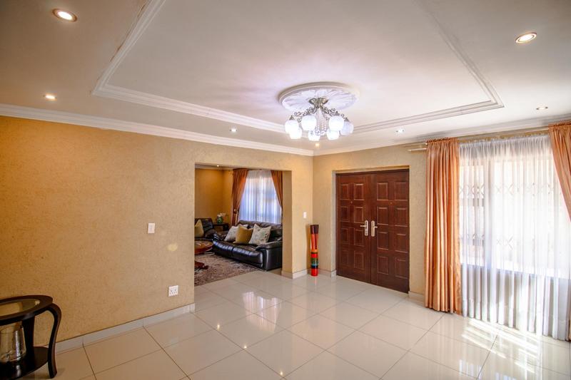 6 Bedroom Property for Sale in Clayville Gauteng
