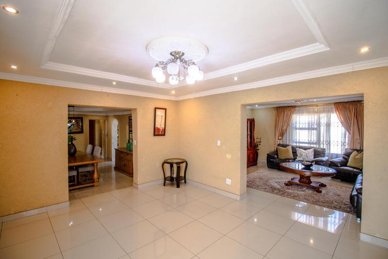 6 Bedroom Property for Sale in Clayville Gauteng
