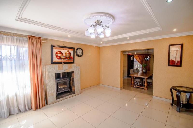6 Bedroom Property for Sale in Clayville Gauteng