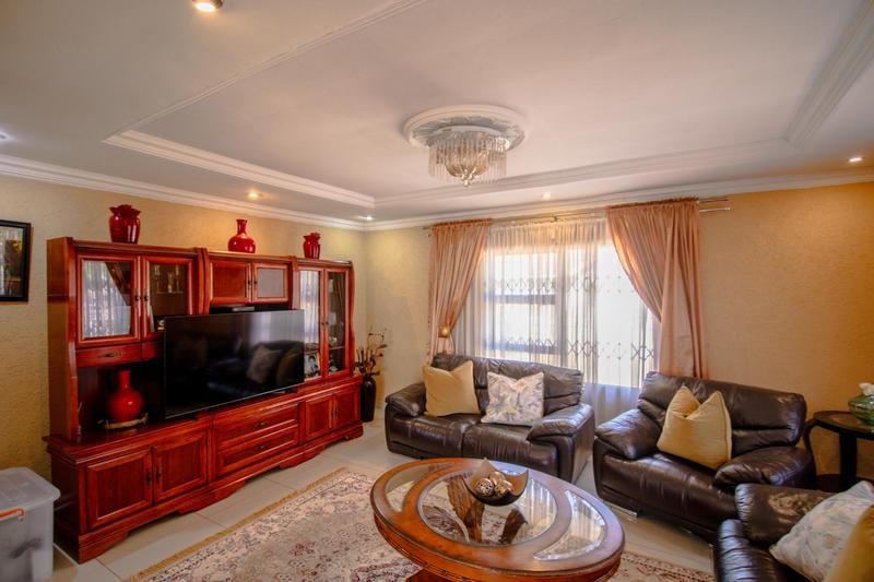 6 Bedroom Property for Sale in Clayville Gauteng