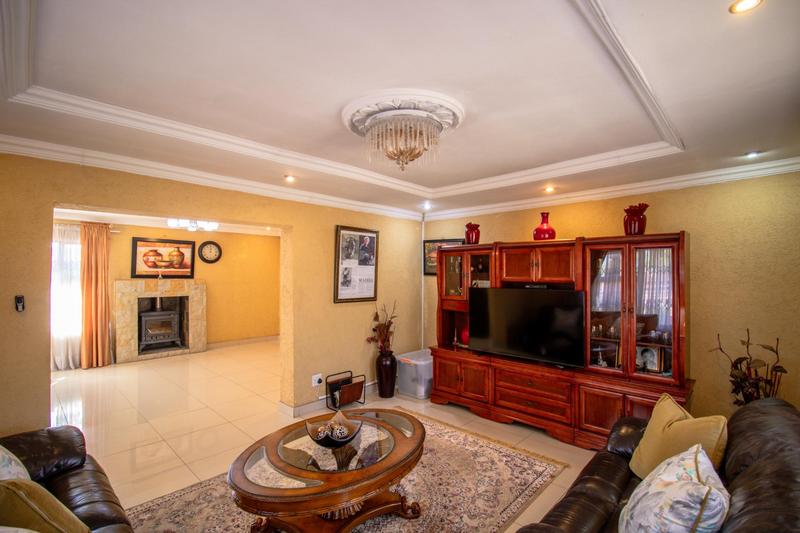 6 Bedroom Property for Sale in Clayville Gauteng