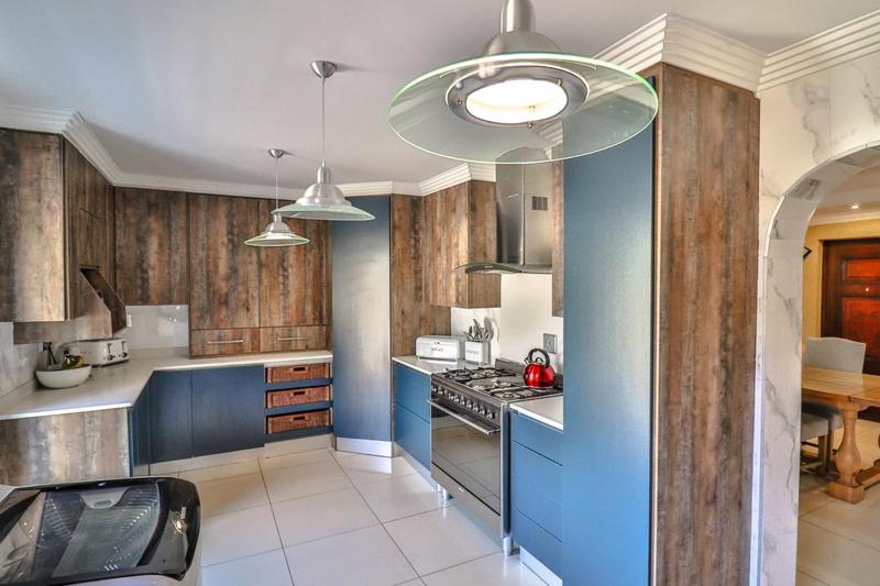 6 Bedroom Property for Sale in Clayville Gauteng