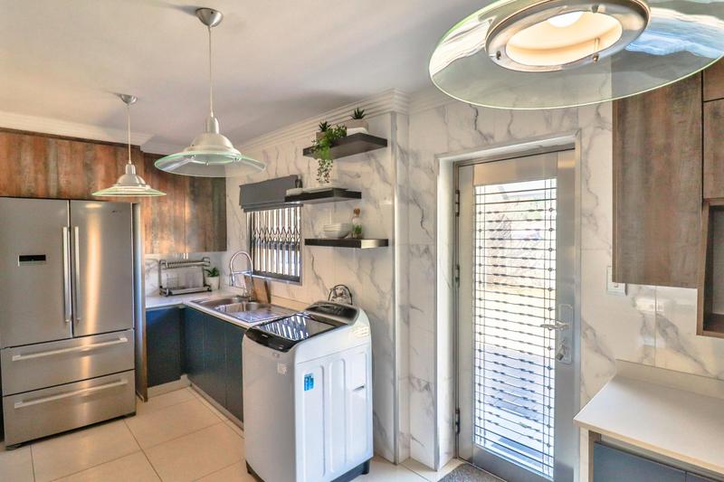 6 Bedroom Property for Sale in Clayville Gauteng