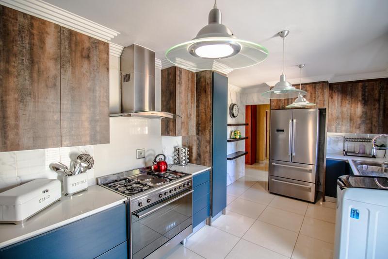 6 Bedroom Property for Sale in Clayville Gauteng
