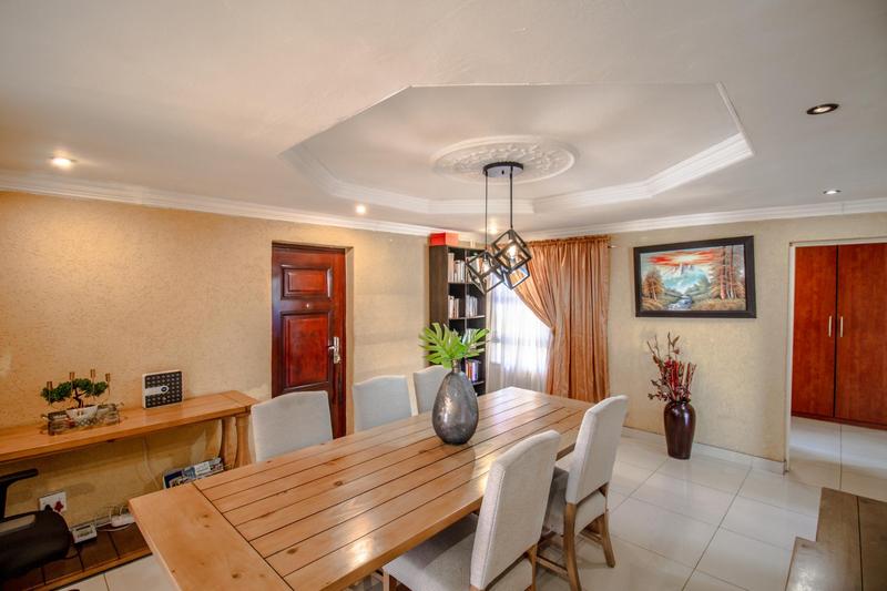 6 Bedroom Property for Sale in Clayville Gauteng