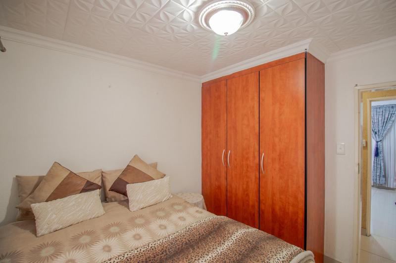 6 Bedroom Property for Sale in Clayville Gauteng