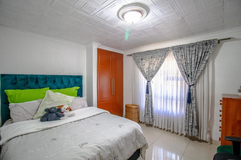 6 Bedroom Property for Sale in Clayville Gauteng