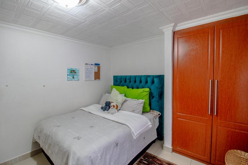 6 Bedroom Property for Sale in Clayville Gauteng