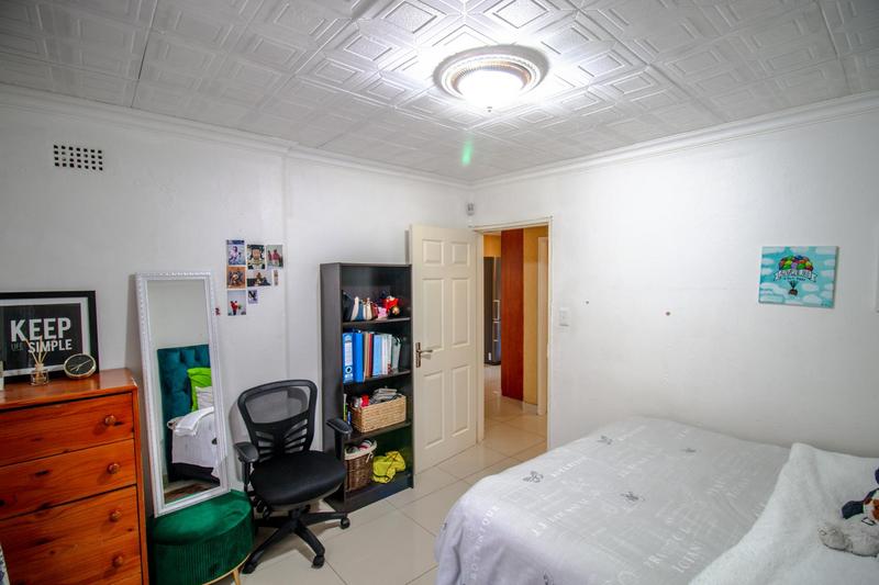 6 Bedroom Property for Sale in Clayville Gauteng