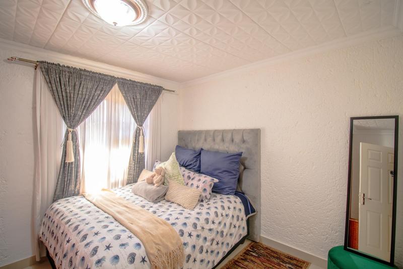 6 Bedroom Property for Sale in Clayville Gauteng