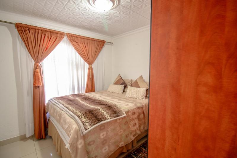 6 Bedroom Property for Sale in Clayville Gauteng