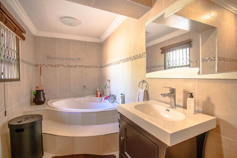 6 Bedroom Property for Sale in Clayville Gauteng