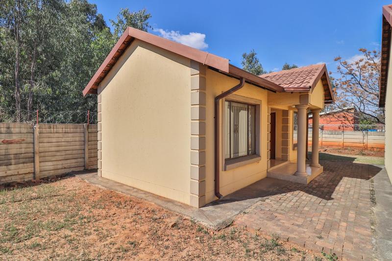 6 Bedroom Property for Sale in Clayville Gauteng
