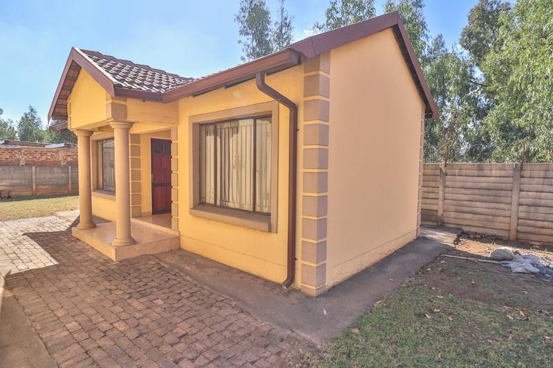 6 Bedroom Property for Sale in Clayville Gauteng