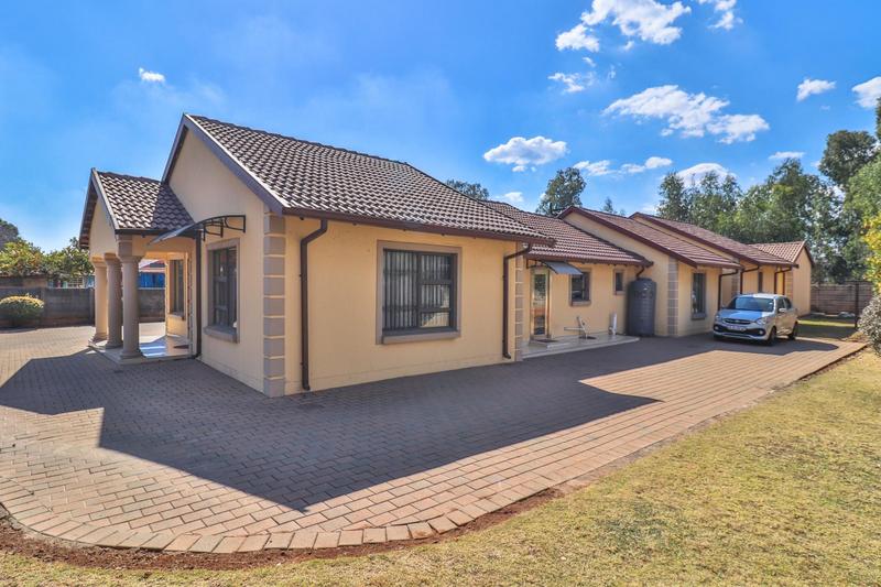 6 Bedroom Property for Sale in Clayville Gauteng