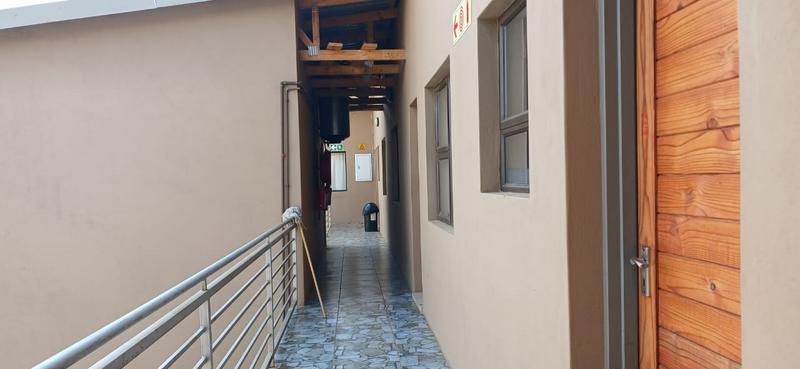 To Let 1 Bedroom Property for Rent in Orlando Gauteng