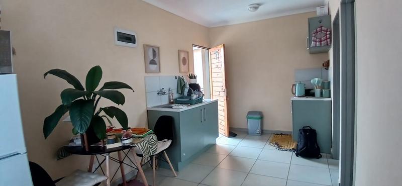 To Let 1 Bedroom Property for Rent in Orlando Gauteng