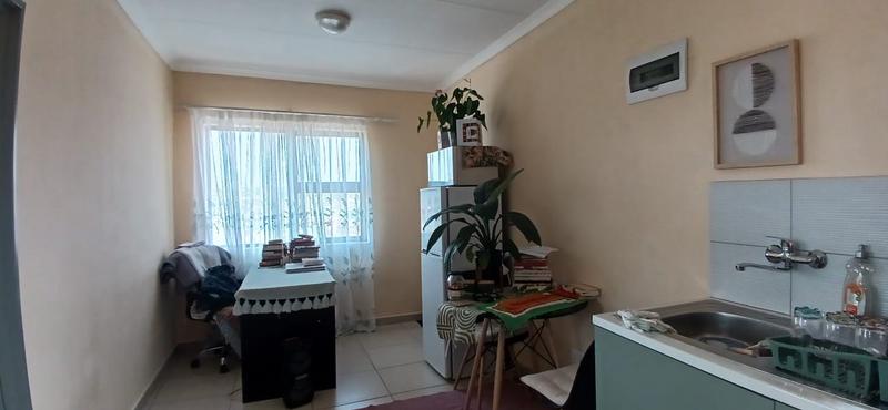 To Let 1 Bedroom Property for Rent in Orlando Gauteng