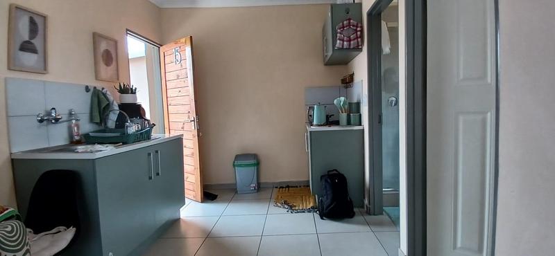 To Let 1 Bedroom Property for Rent in Orlando Gauteng