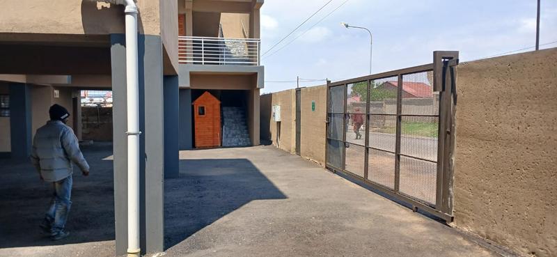 To Let 1 Bedroom Property for Rent in Orlando Gauteng