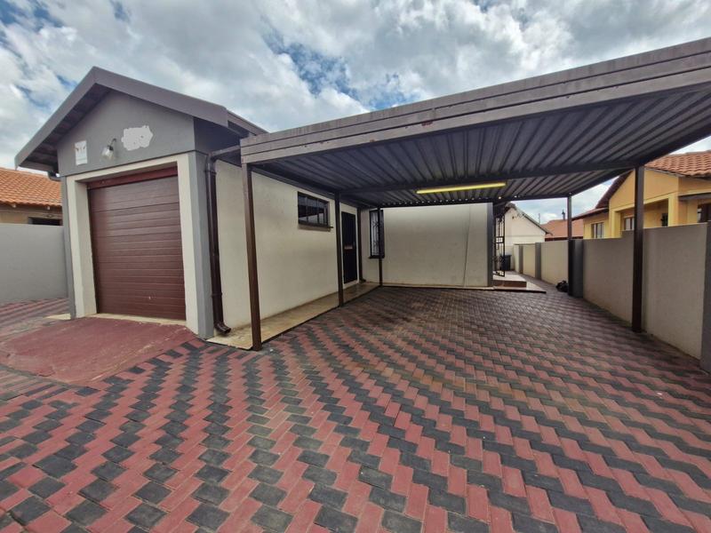 To Let 3 Bedroom Property for Rent in Leachville Gauteng