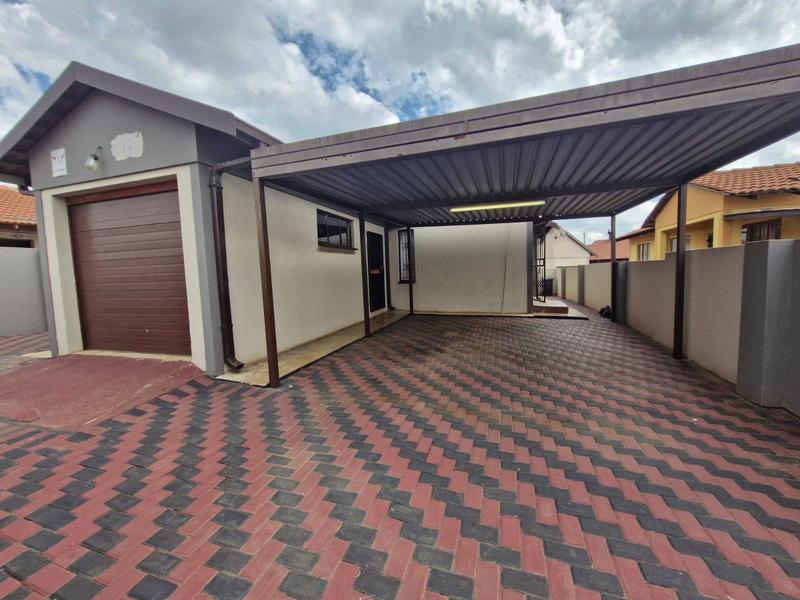 To Let 3 Bedroom Property for Rent in Leachville Gauteng