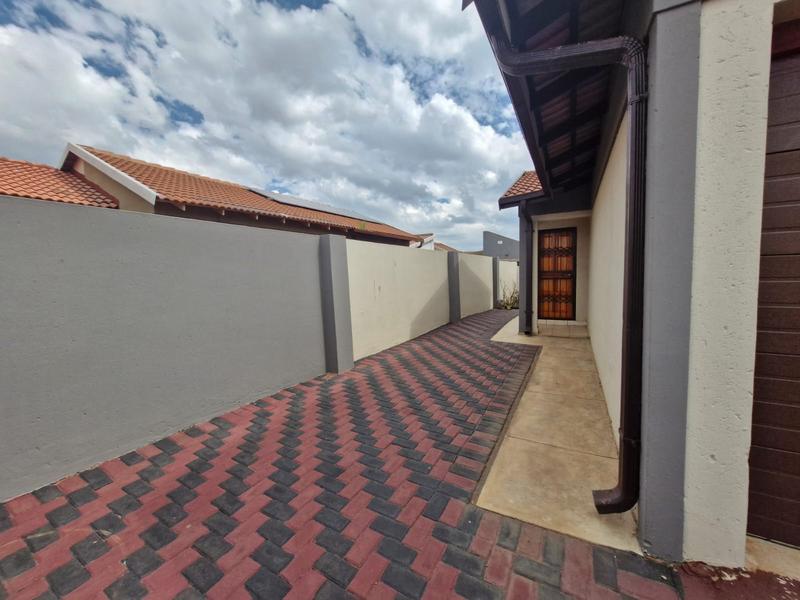 To Let 3 Bedroom Property for Rent in Leachville Gauteng