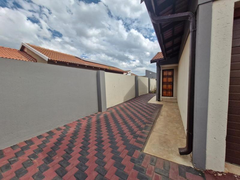 To Let 3 Bedroom Property for Rent in Leachville Gauteng