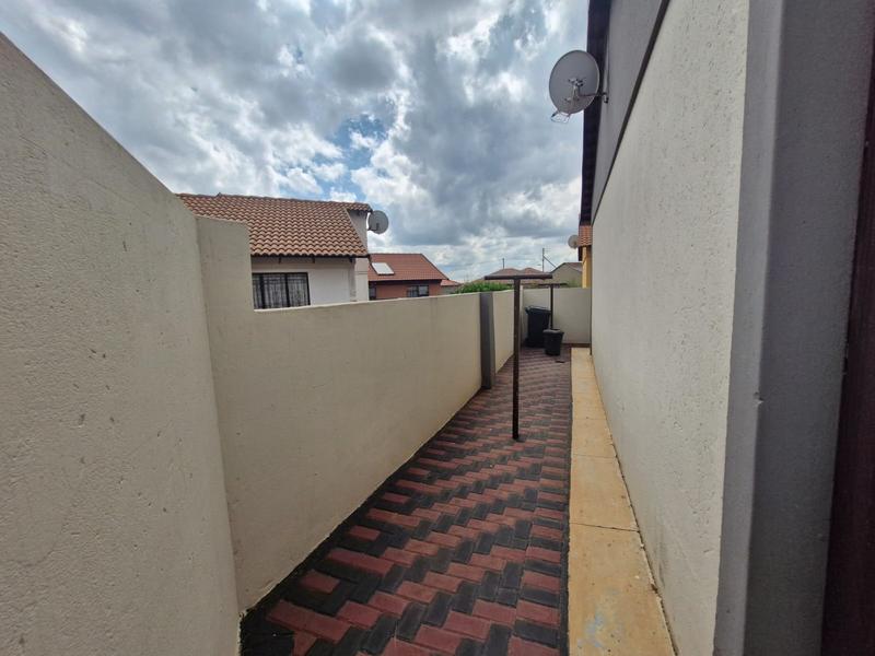 To Let 3 Bedroom Property for Rent in Leachville Gauteng