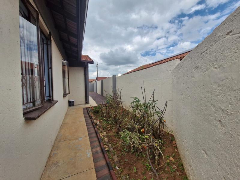 To Let 3 Bedroom Property for Rent in Leachville Gauteng