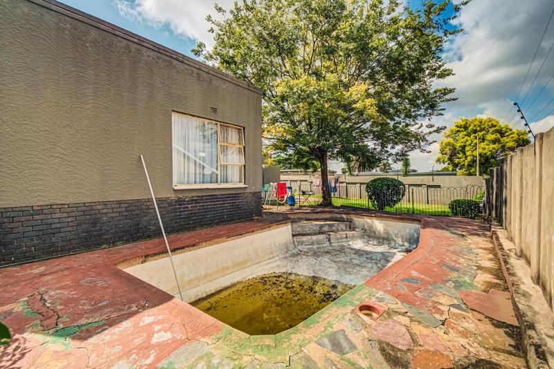 3 Bedroom Property for Sale in Verwoerdpark Gauteng