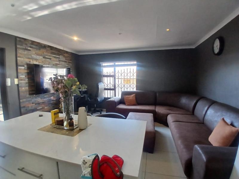 3 Bedroom Property for Sale in Noordwyk Gauteng