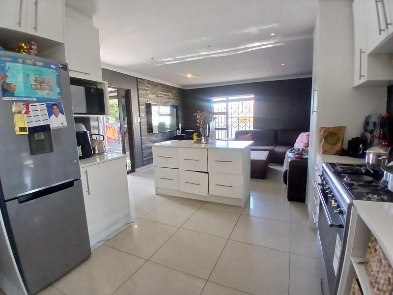 3 Bedroom Property for Sale in Noordwyk Gauteng