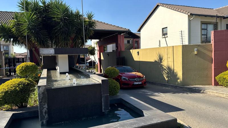 2 Bedroom Property for Sale in Noordwyk Gauteng