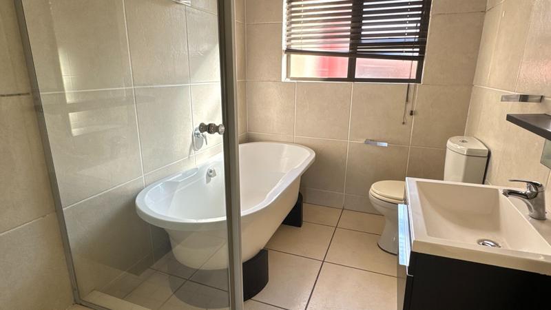 2 Bedroom Property for Sale in Noordwyk Gauteng