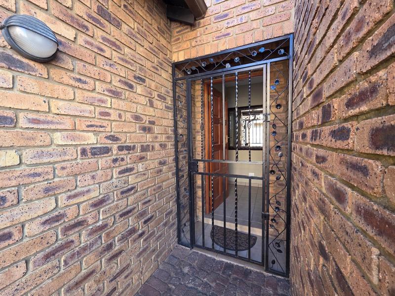 2 Bedroom Property for Sale in Groeneweide Gauteng