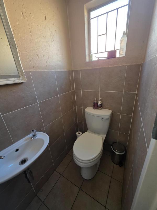 2 Bedroom Property for Sale in Groeneweide Gauteng