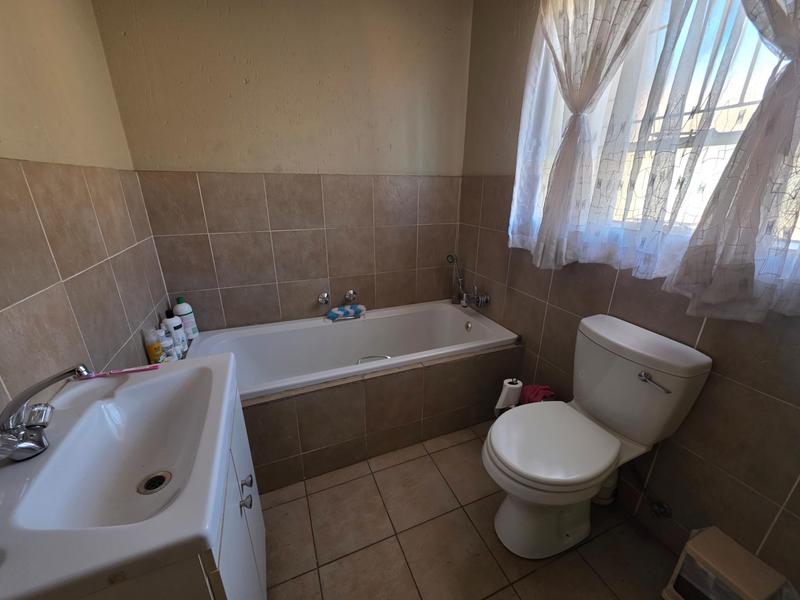 2 Bedroom Property for Sale in Groeneweide Gauteng