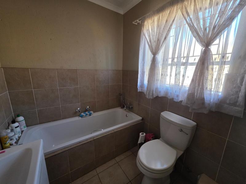 2 Bedroom Property for Sale in Groeneweide Gauteng