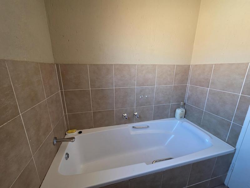2 Bedroom Property for Sale in Groeneweide Gauteng