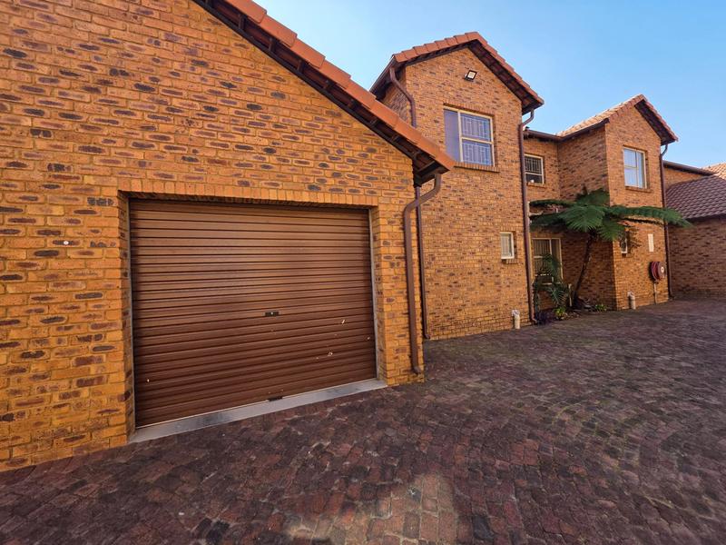 2 Bedroom Property for Sale in Groeneweide Gauteng