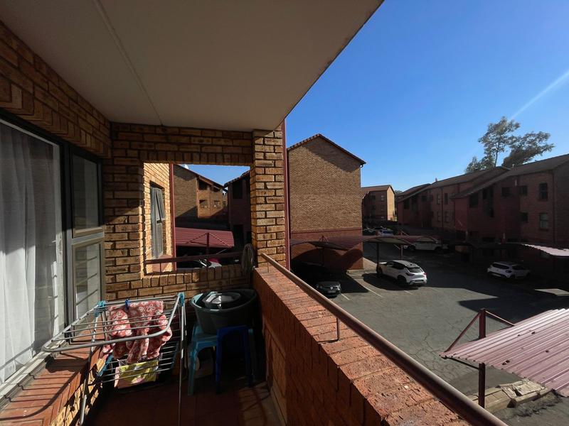 To Let 2 Bedroom Property for Rent in Castleview Gauteng
