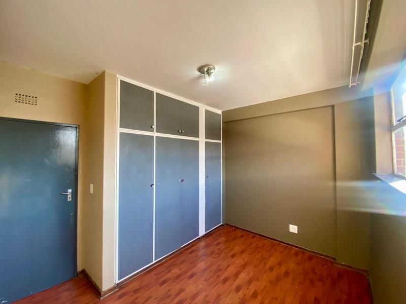 To Let 2 Bedroom Property for Rent in Florida Lake Gauteng
