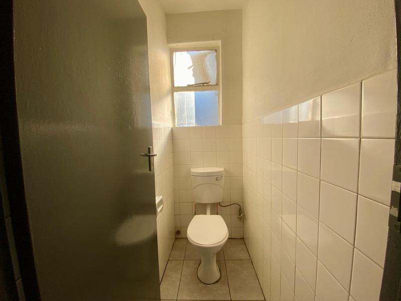 To Let 2 Bedroom Property for Rent in Florida Lake Gauteng