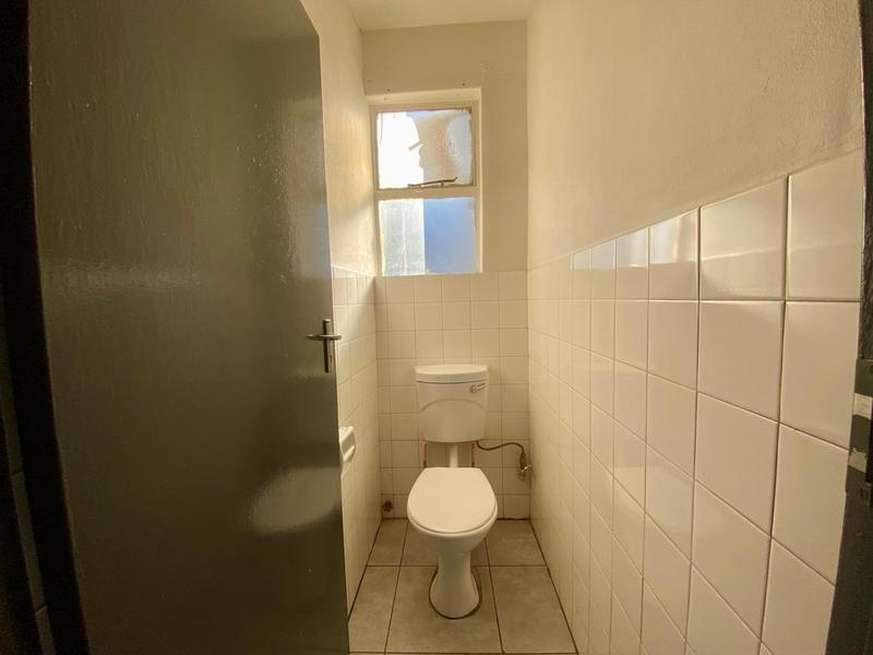 To Let 2 Bedroom Property for Rent in Florida Lake Gauteng