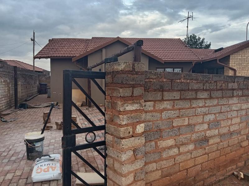 To Let 3 Bedroom Property for Rent in Protea Glen Gauteng