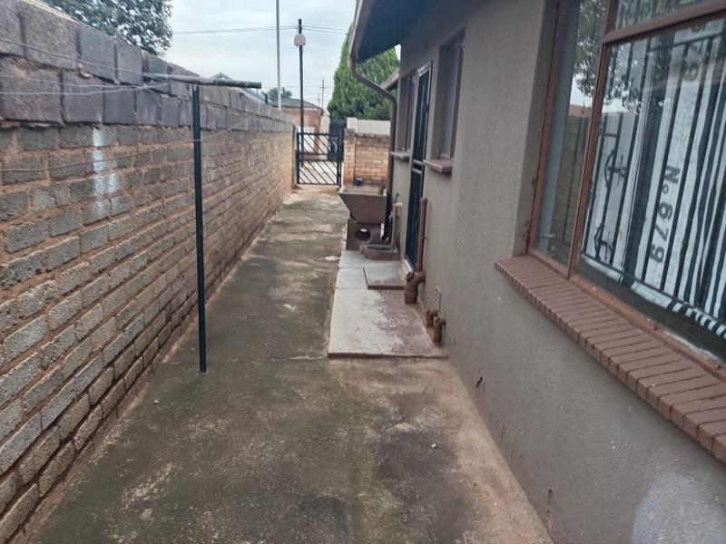 To Let 3 Bedroom Property for Rent in Protea Glen Gauteng
