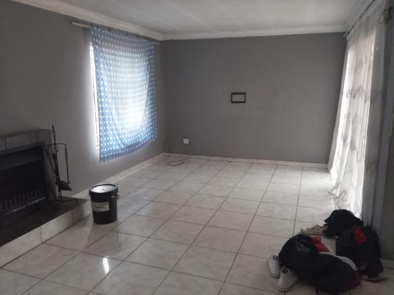 To Let 3 Bedroom Property for Rent in Protea Glen Gauteng